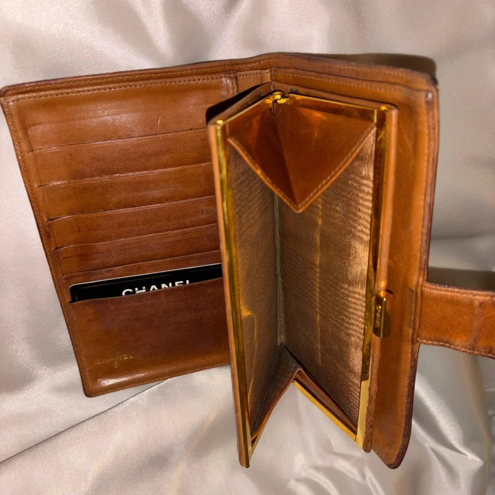 CHANEL Light Brown Leather Wallet with CC and COA - Picture 10 of 16